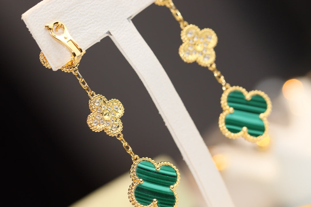 [Opulent Aurora]CLOVER EARRINGS GOLD MALACHITE DIAMOND 3 MOTIF