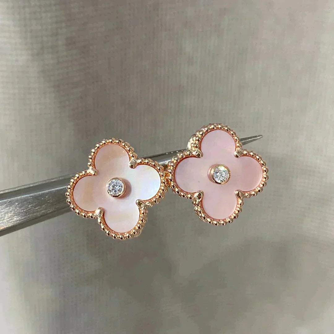 [Opulent Aurora]CLOVER MEDIUM 1 MOTIFS  PINK MOP DIAMOND EARRINGS