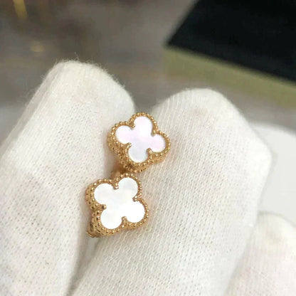 [Opulent Aurora]CLOVER MINI 9.5MM WHITE MOP EARRINGS