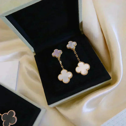 [Opulent Aurora]CLOVER 2 MOTIF WHITE MOP EARRINGS