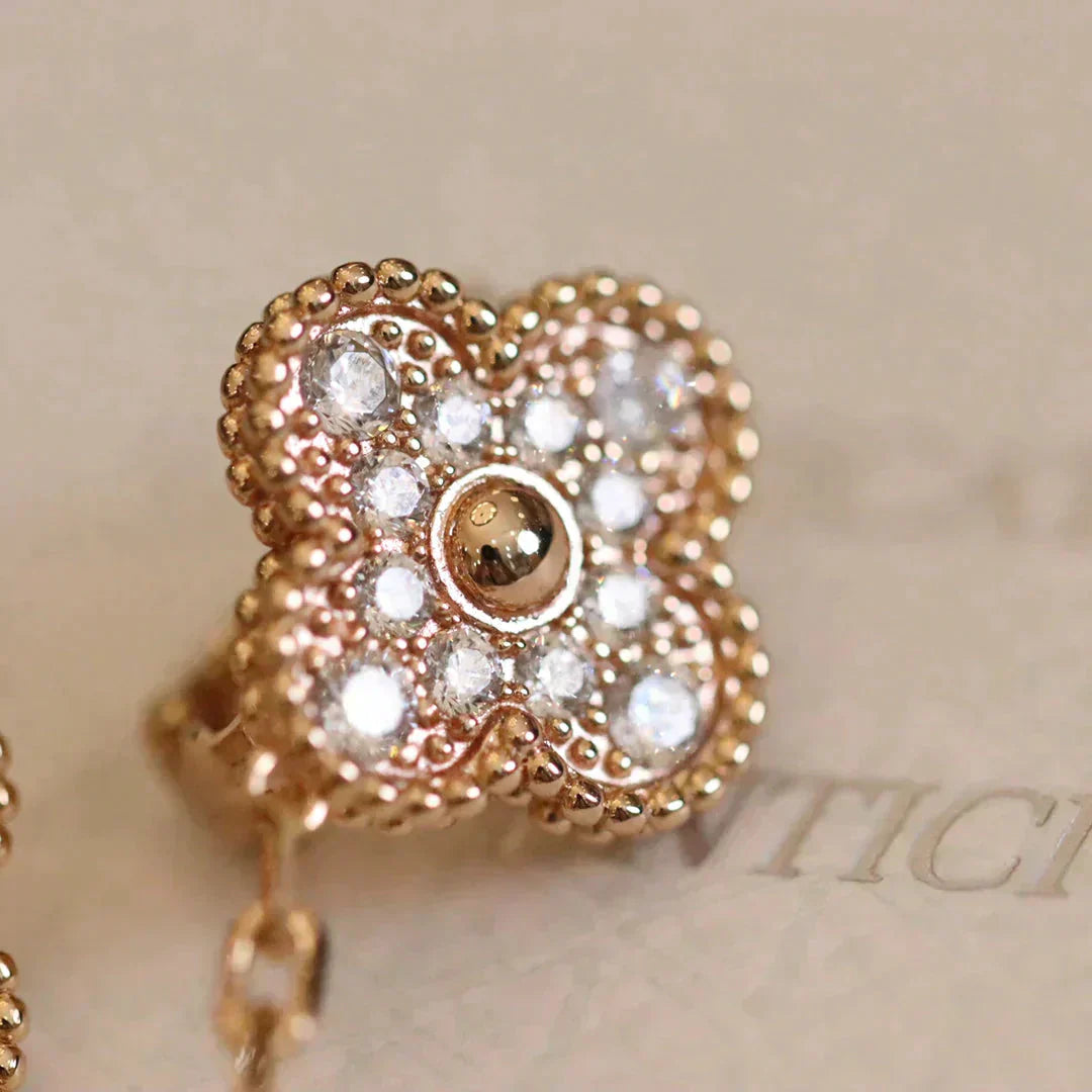 [Opulent Aurora]CLOVER MEDIUM 1 MOTIFS FUll DIAMOND EARRINGS