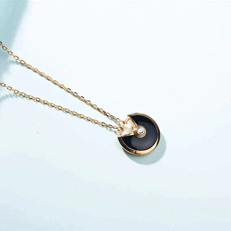 [Opulent Aurora]AMULETTE GOLD CARNELIAN ONYX NECKLACE