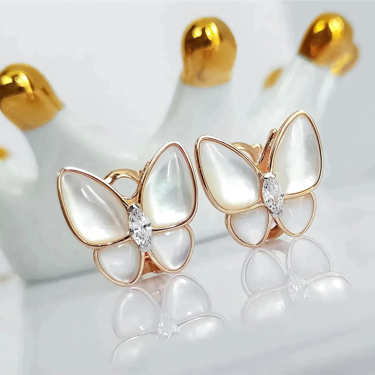 [Opulent Aurora]BUTTERFLY MOP DIAMOND EARRINGS