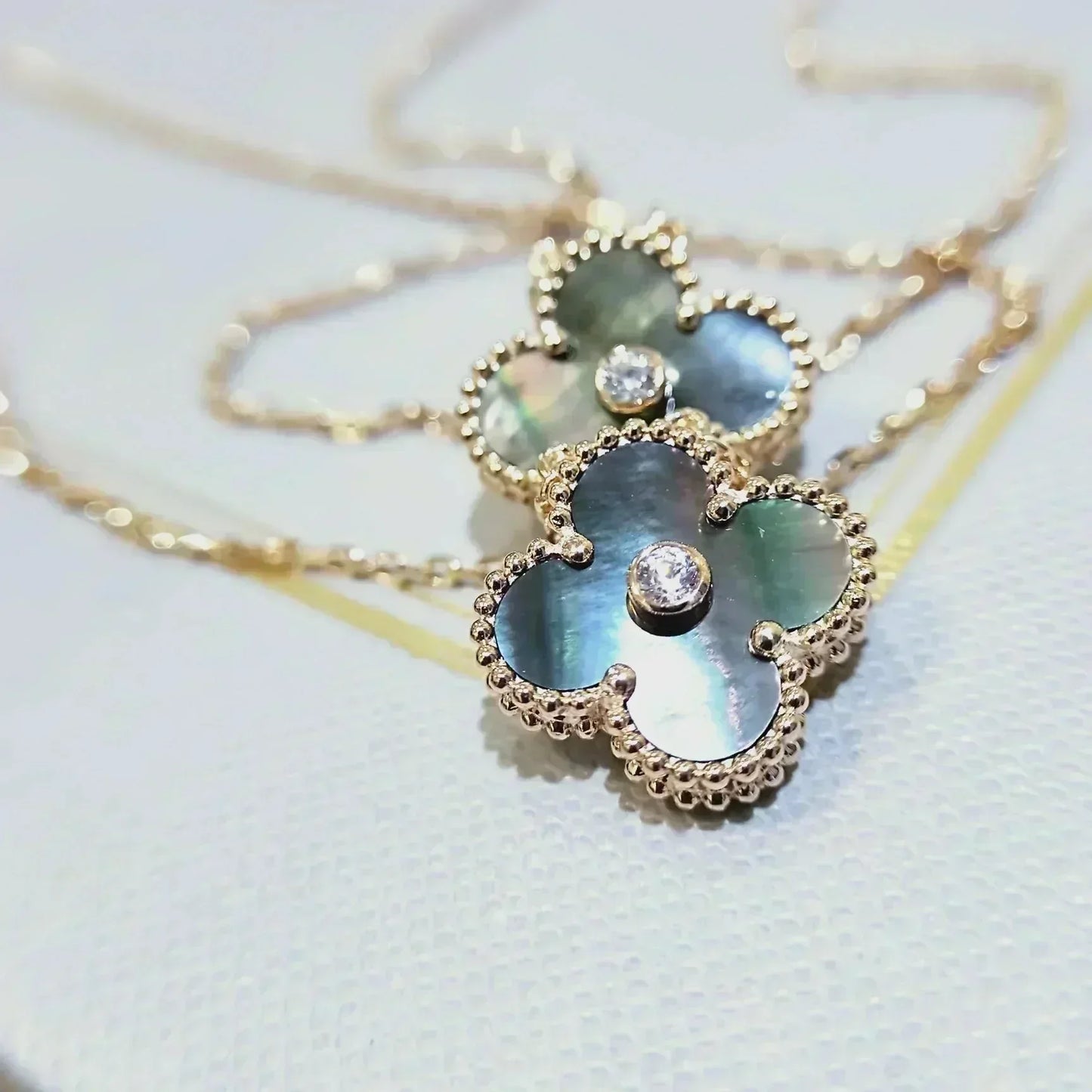 [Opulent Aurora]CLOVER 15MM DIAMOND AND MOTHER-OF-GREY NECKLACE