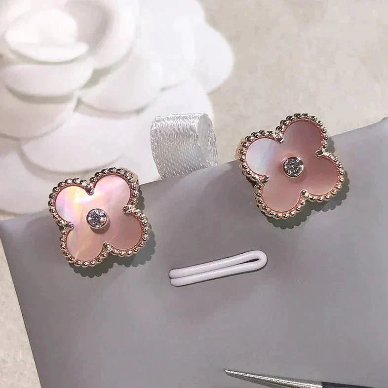 [Opulent Aurora]CLOVER MEDIUM 1 MOTIFS  PINK MOP DIAMOND EARRINGS