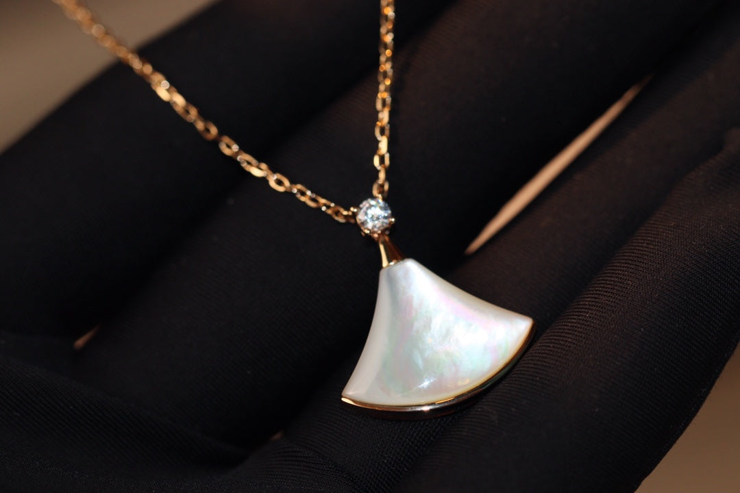 [Opulent Aurora]DREAM NECKLACE WHITE MOP PINK GOLD 1 DIAMOND