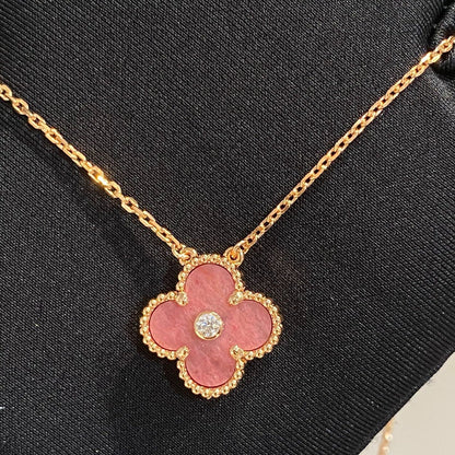 [Opulent Aurora]CLOVER 15MM DIAMOND RHODONITE NECKLACE