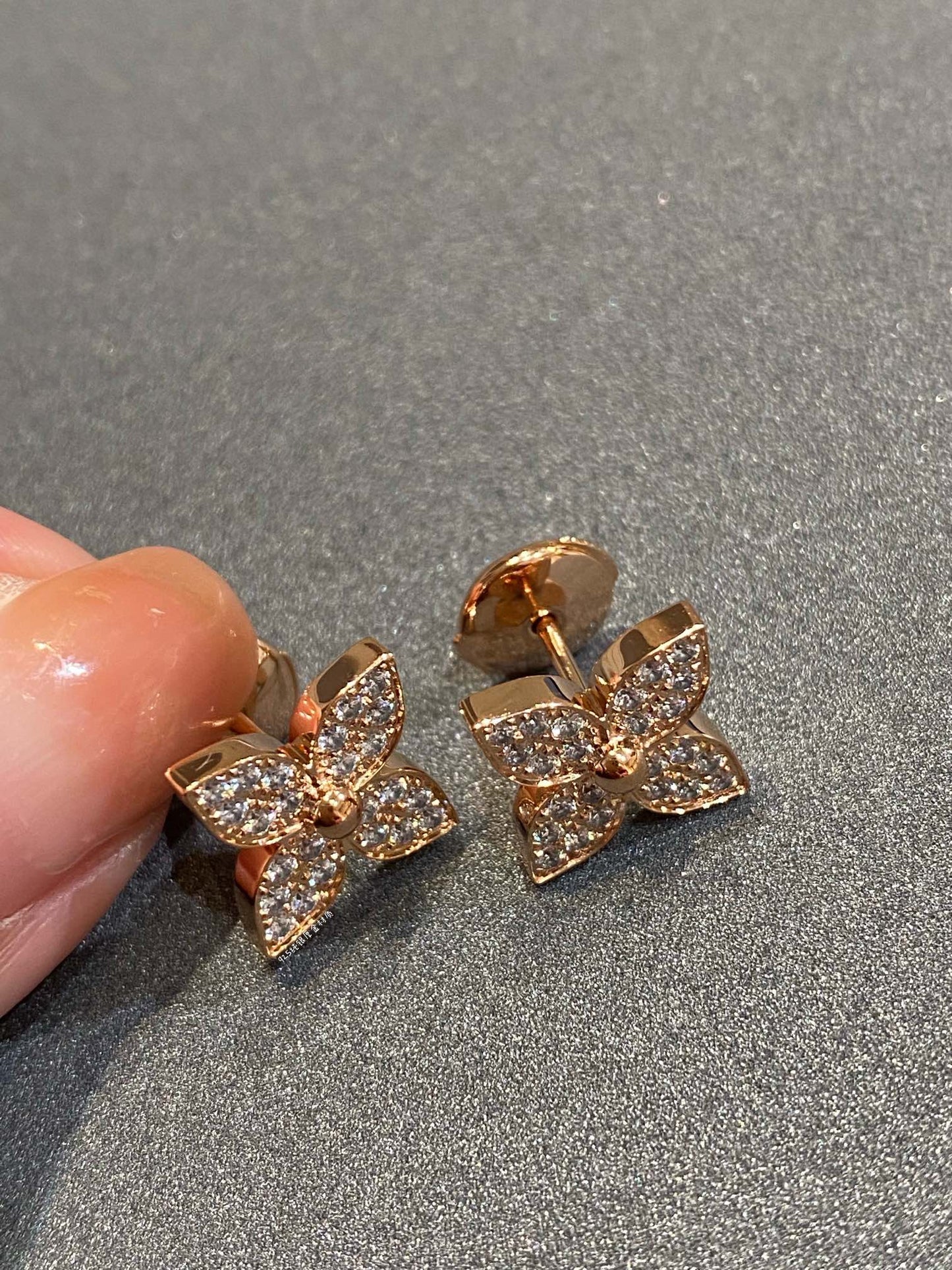 [Opulent Aurora]STAR DIAMOND EARRINGS