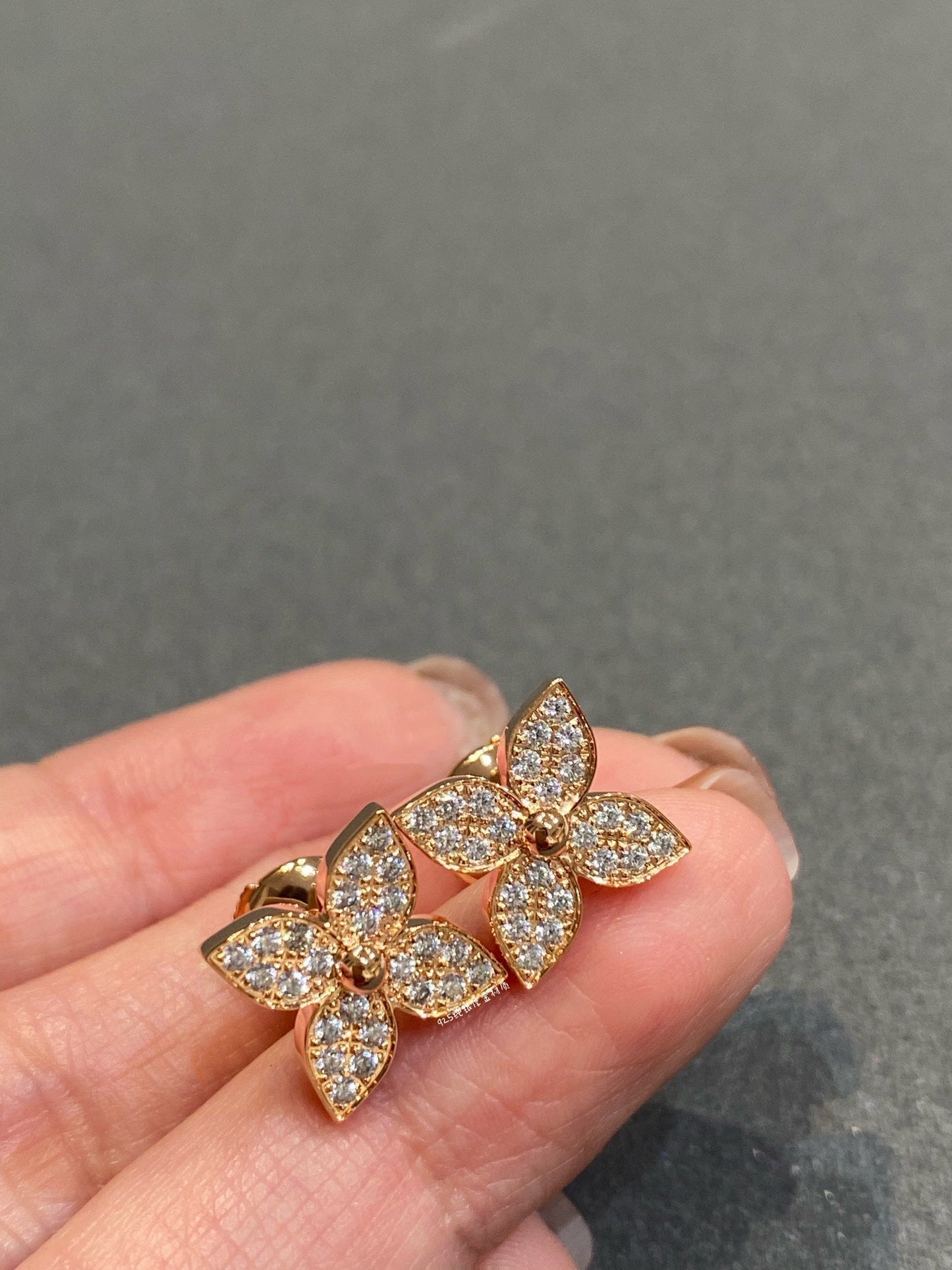 [Opulent Aurora]STAR DIAMOND EARRINGS