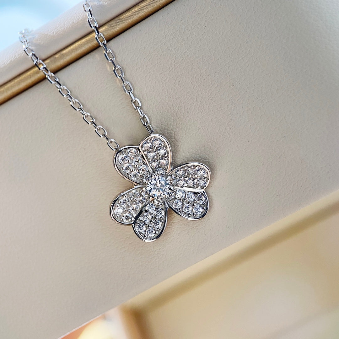 [Opulent Aurora]CLOVER DIAMOND NECKLACE SILVER