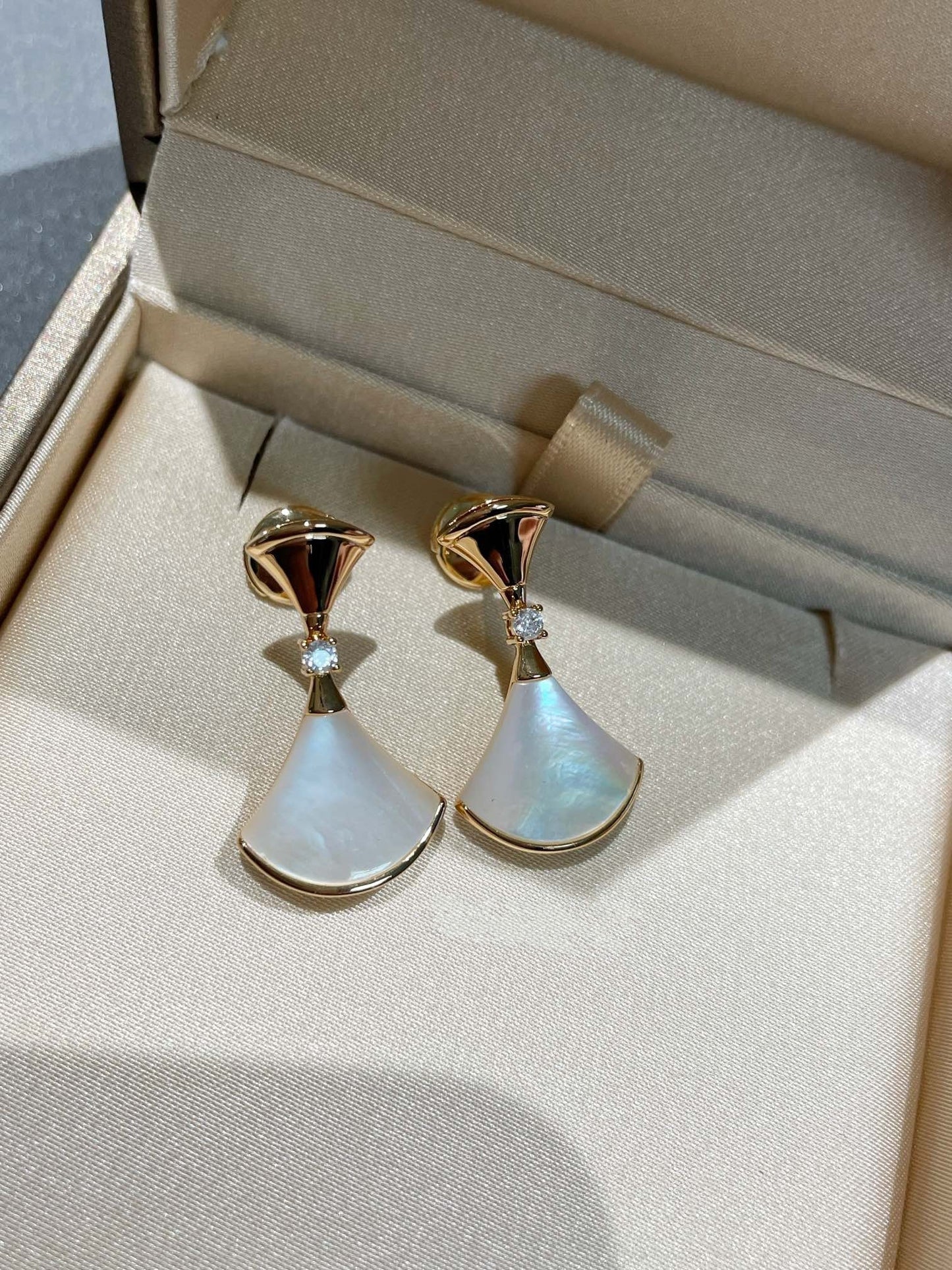 [Opulent Aurora]DREAM MOP 1 DIAMOND EARRINGS