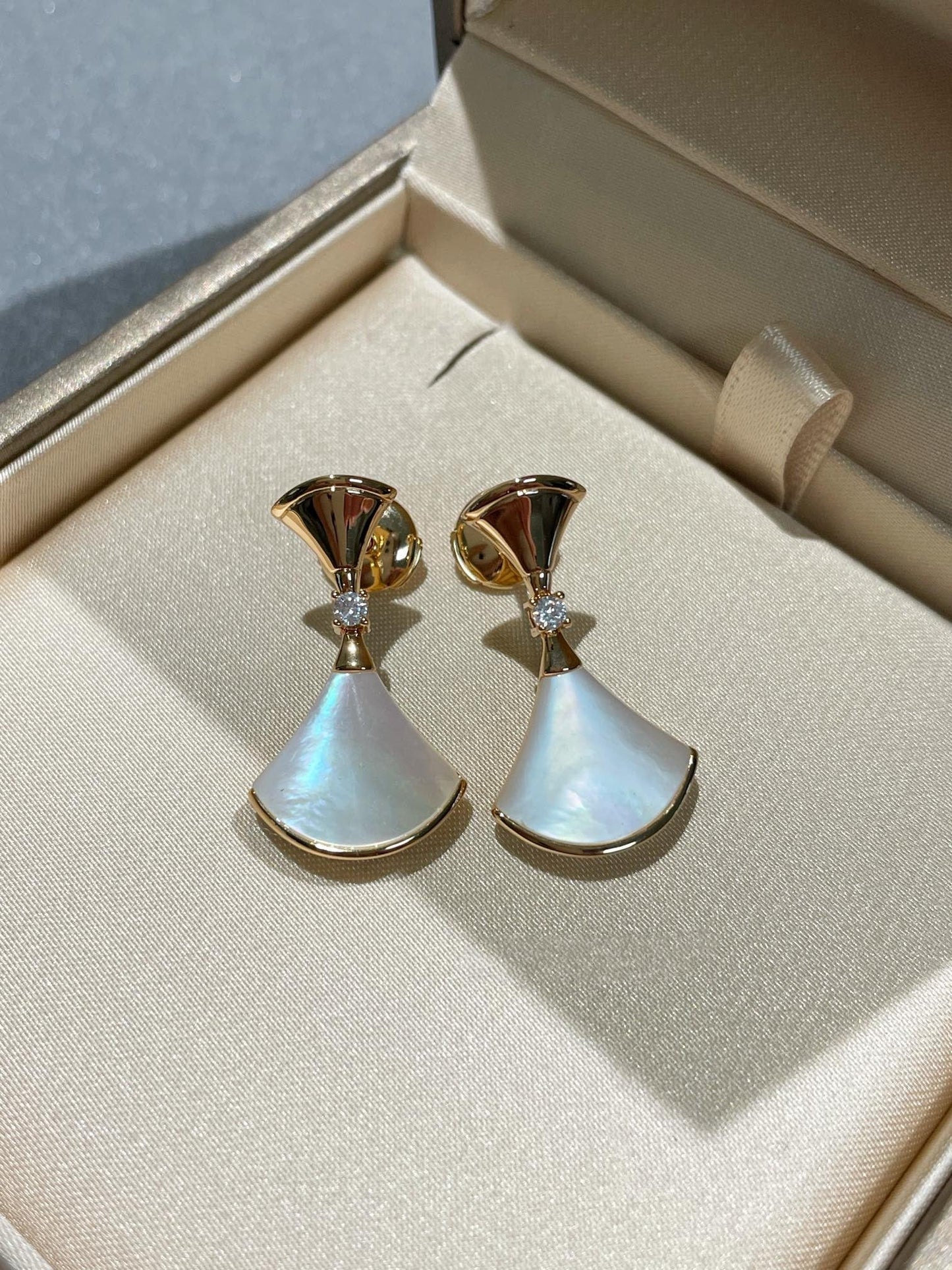 [Opulent Aurora]DREAM MOP 1 DIAMOND EARRINGS