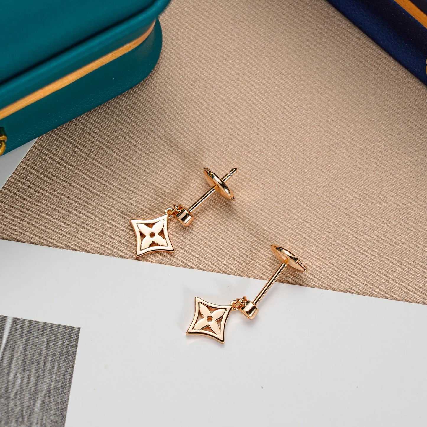 [Opulent Aurora]STAR EARRINGS GOLD