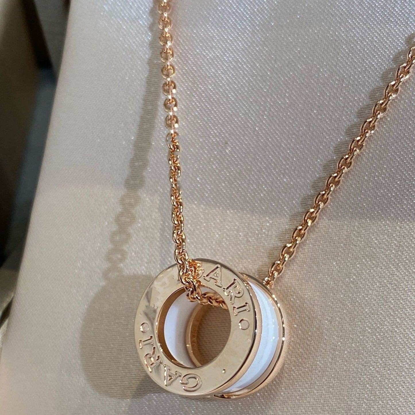 [Opulent Aurora]ZERO 1 WHITE CERAMIC PINK GOLD NECKLACE