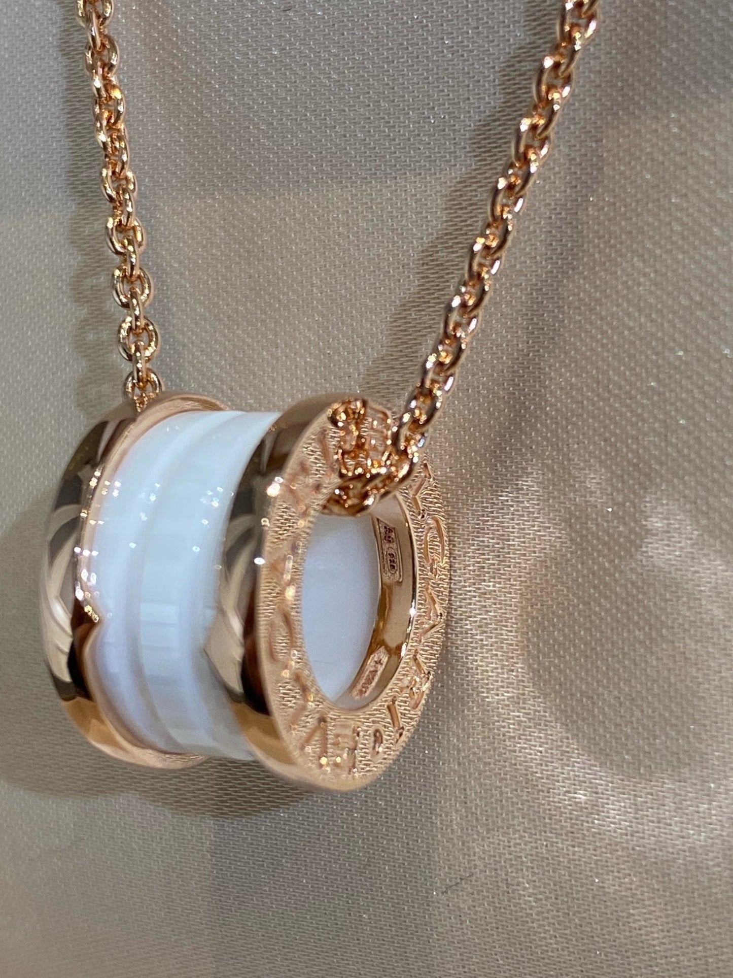 [Opulent Aurora]ZERO 1 WHITE CERAMIC PINK GOLD NECKLACE