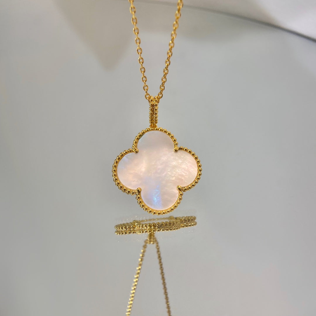 [Opulent Aurora]CLOVER 25MM MOP LARGE PENDANT NECKLACE