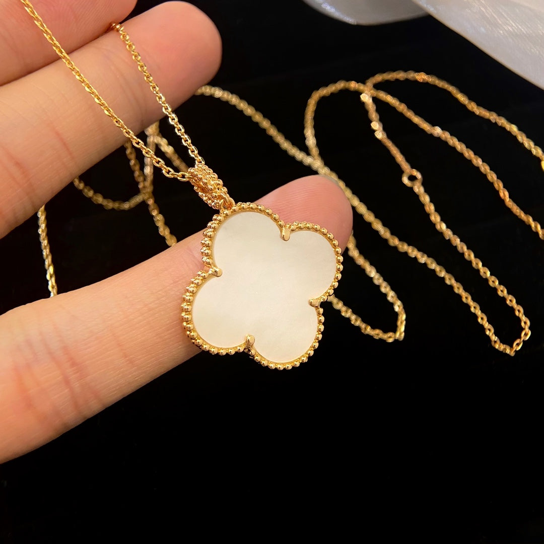 [Opulent Aurora]CLOVER 25MM MOP LARGE PENDANT NECKLACE