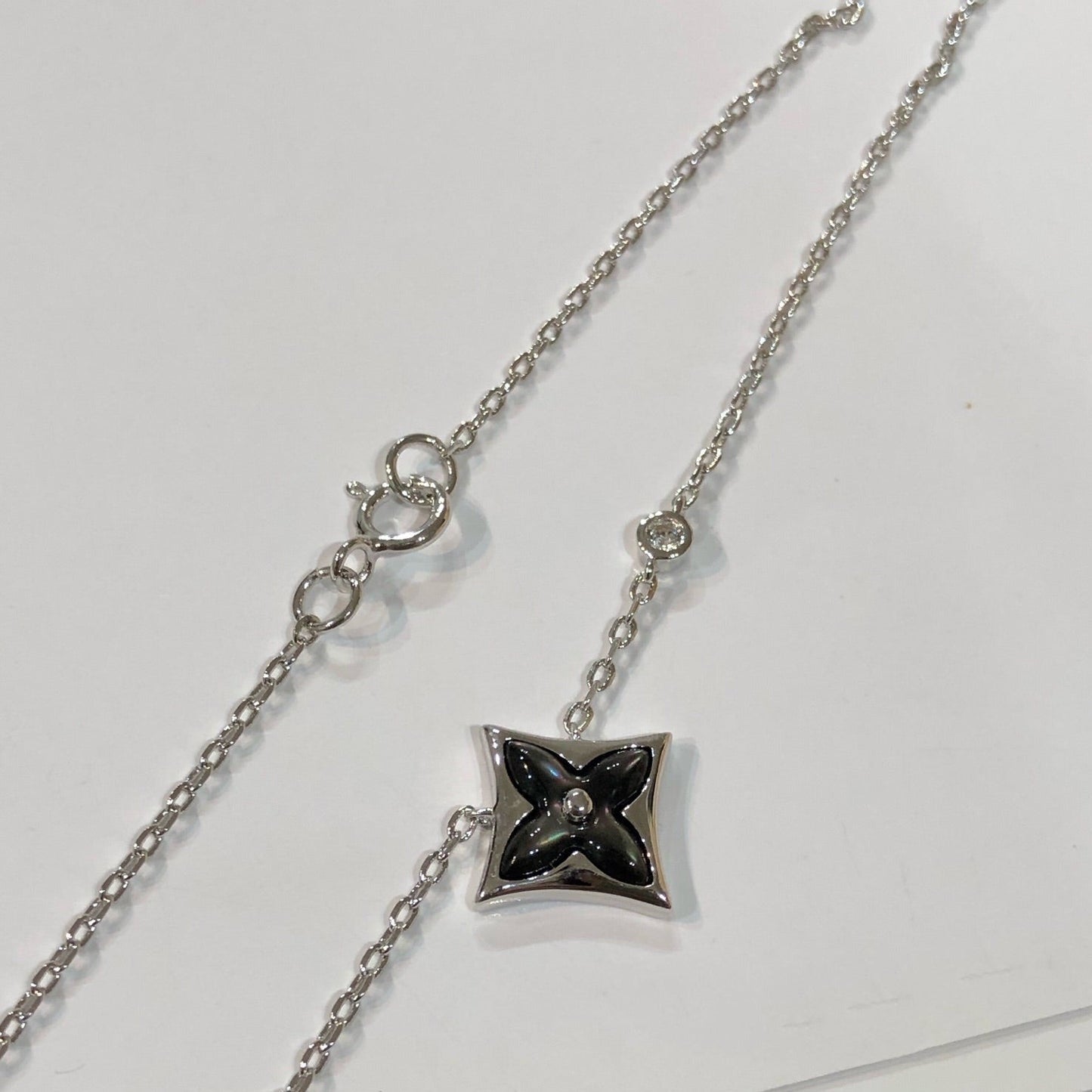 [Opulent Aurora]STAR BLACK MOP NECKLACE