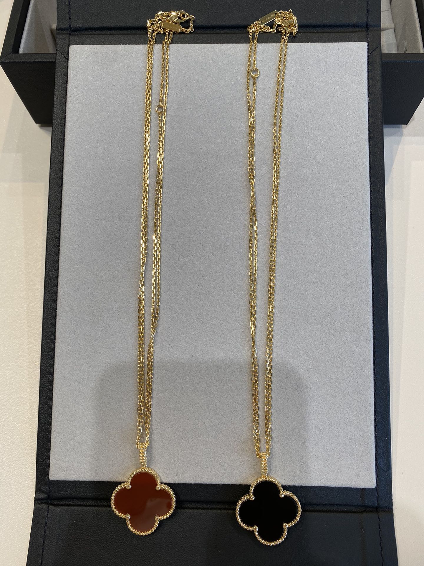 [Opulent Aurora]CLOVER 25MM NECKLACE GOLD CARNELIAN