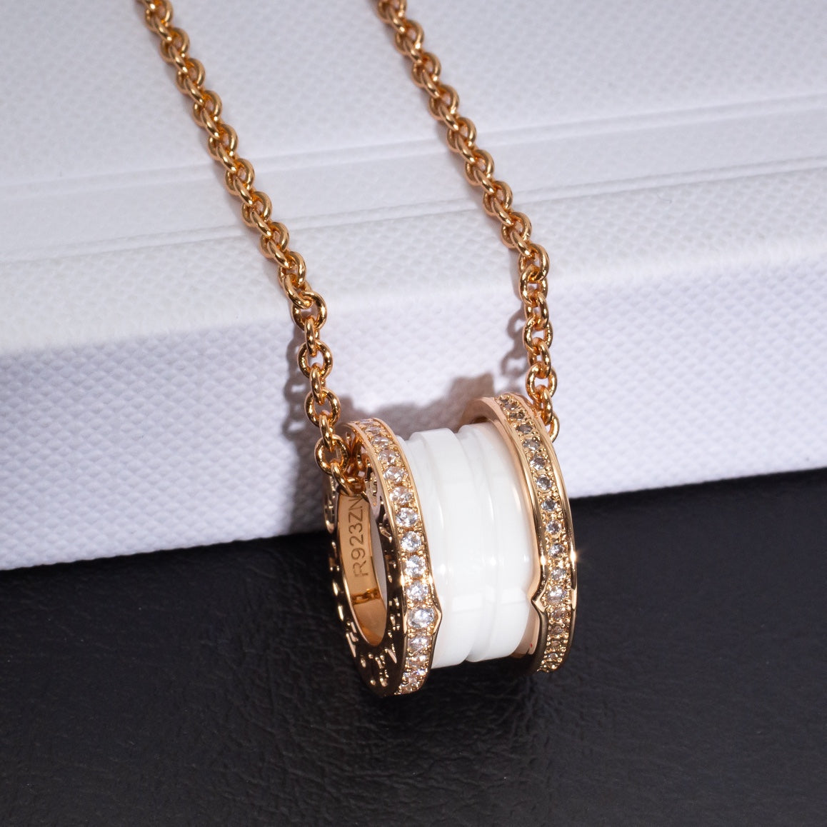 [Opulent Aurora]ZERO 1 WHITE CERAMIC PINK GOLD DIAMOND NECKLACE