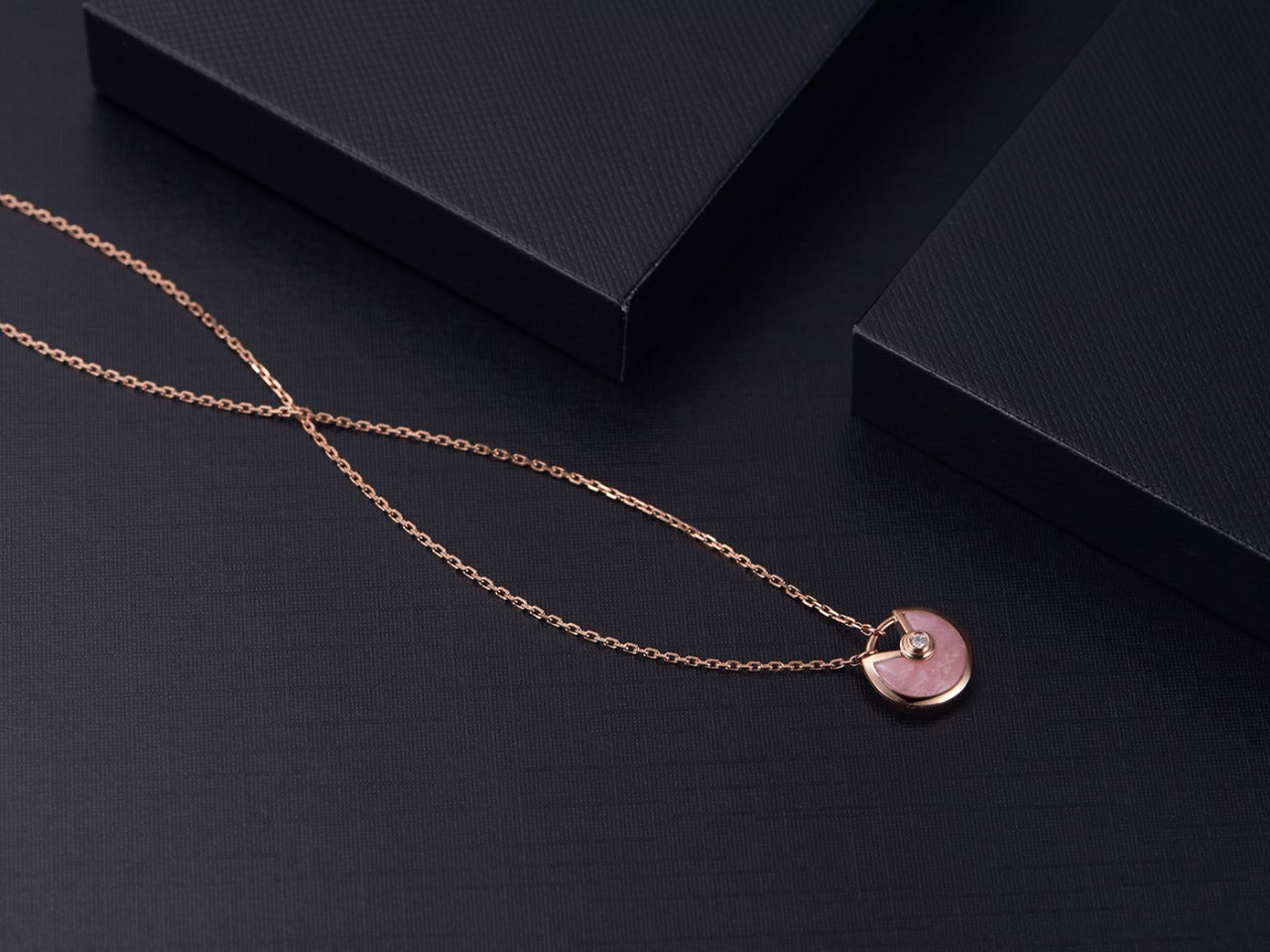 [Opulent Aurora]AMULETTE ROSE GOLD PINK MOP NECKLACE