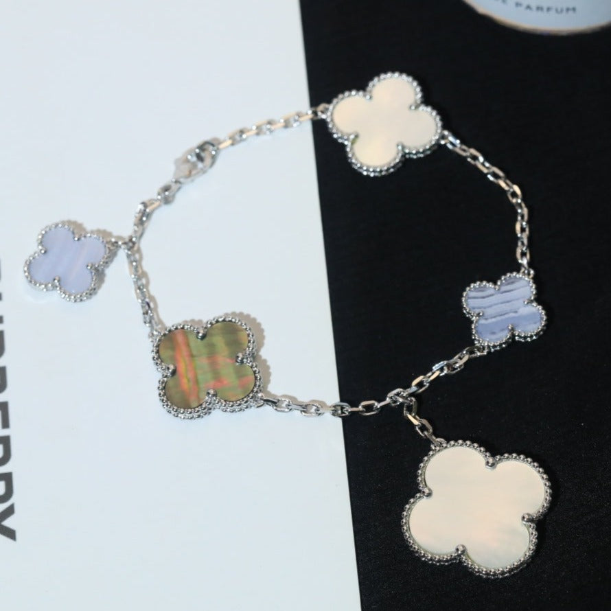 [Opulent Aurora]CLOVER BRACELET 5 MOTIFS MOP CHALCEDONY SILVER