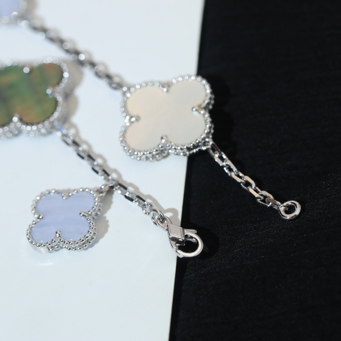 [Opulent Aurora]CLOVER BRACELET 5 MOTIFS MOP CHALCEDONY SILVER