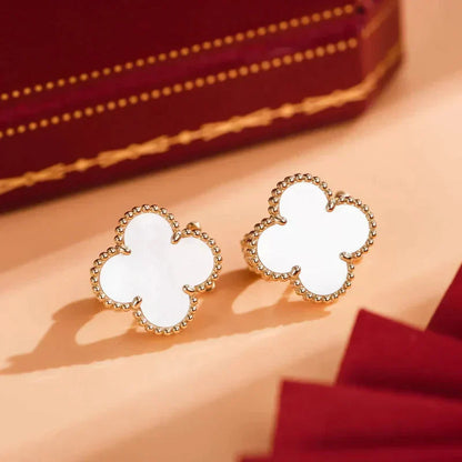 [Opulent Aurora]CLOVER MEDIUM 1 MOTIFS  WHITE MOP STUD EARRINGS