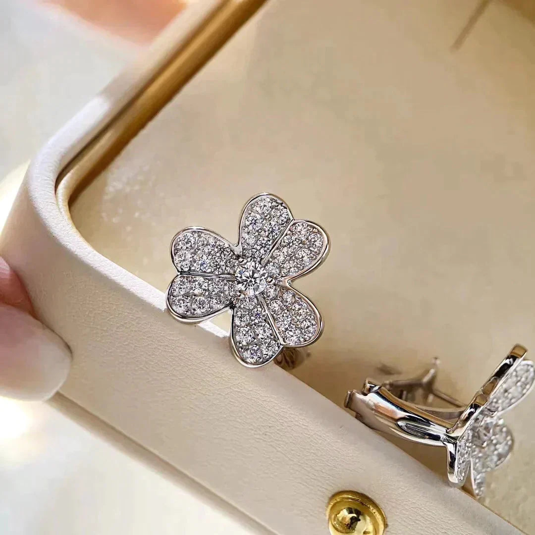 [Opulent Aurora]CLOVER COMOS DIAMOND EARRINGS SILVER