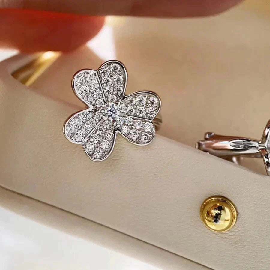 [Opulent Aurora]CLOVER COMOS DIAMOND EARRINGS SILVER