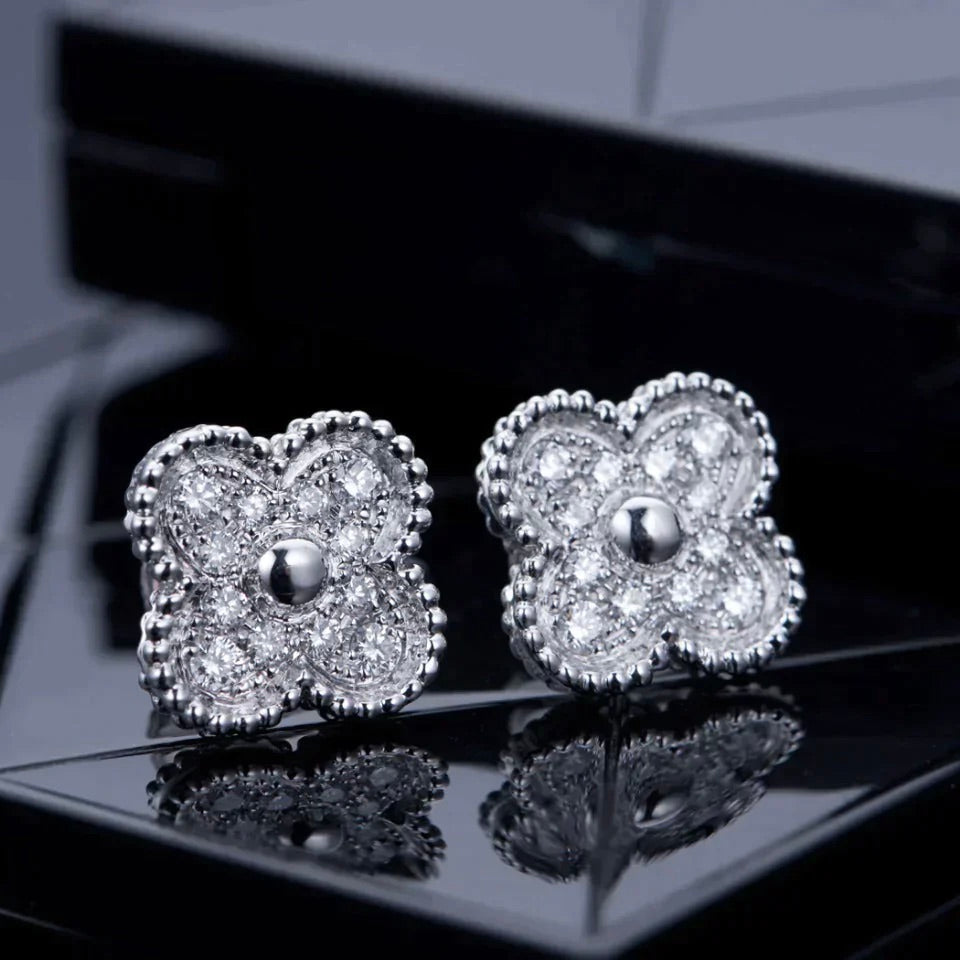 [Opulent Aurora]CLOVER 1 MOTIFS DIAMOND STUD EARRINGS SILVER