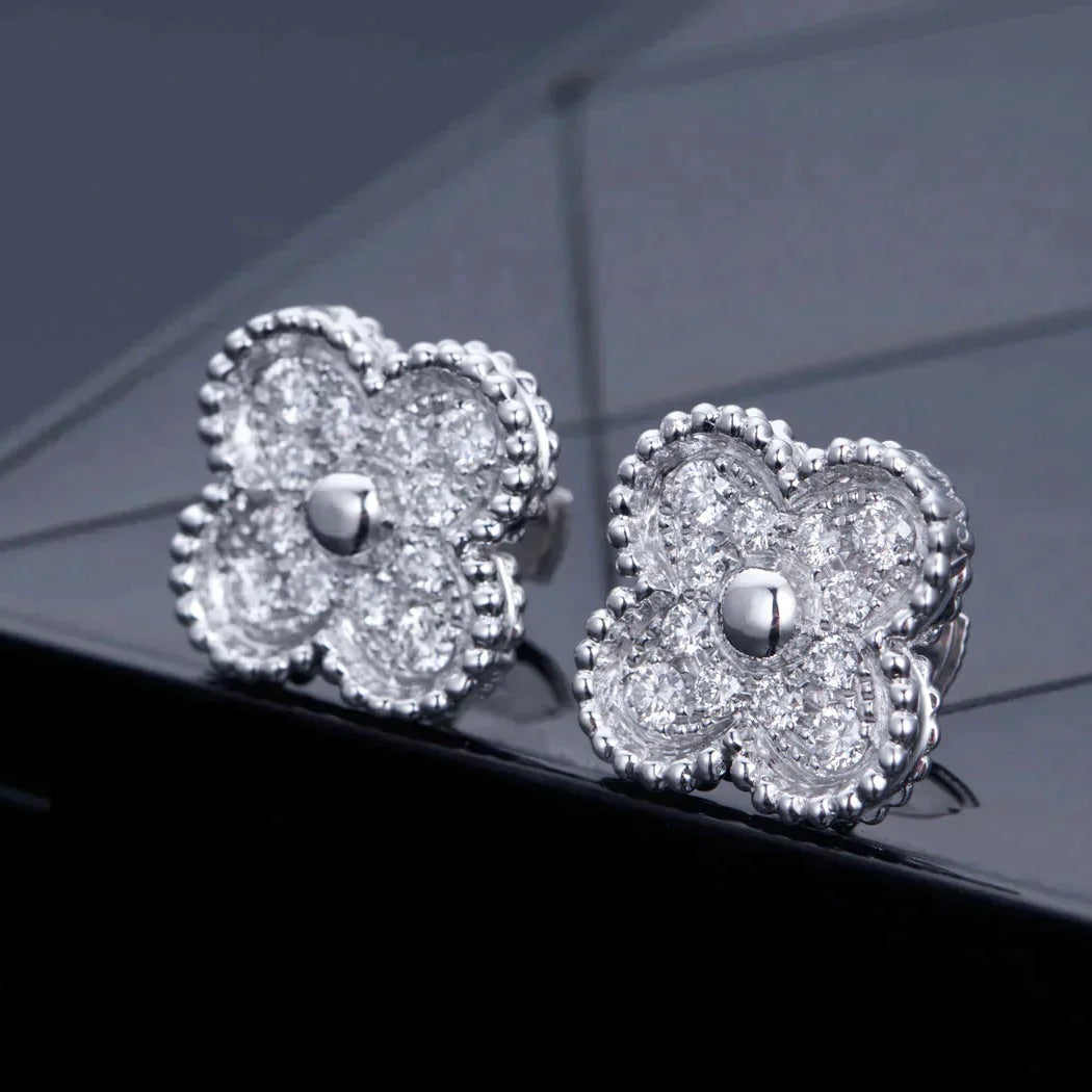 [Opulent Aurora]CLOVER 1 MOTIFS DIAMOND STUD EARRINGS SILVER