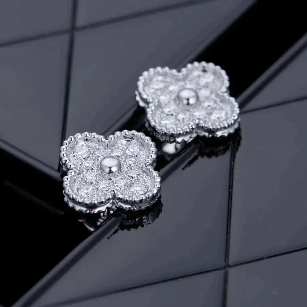 [Opulent Aurora]CLOVER 1 MOTIFS DIAMOND STUD EARRINGS SILVER