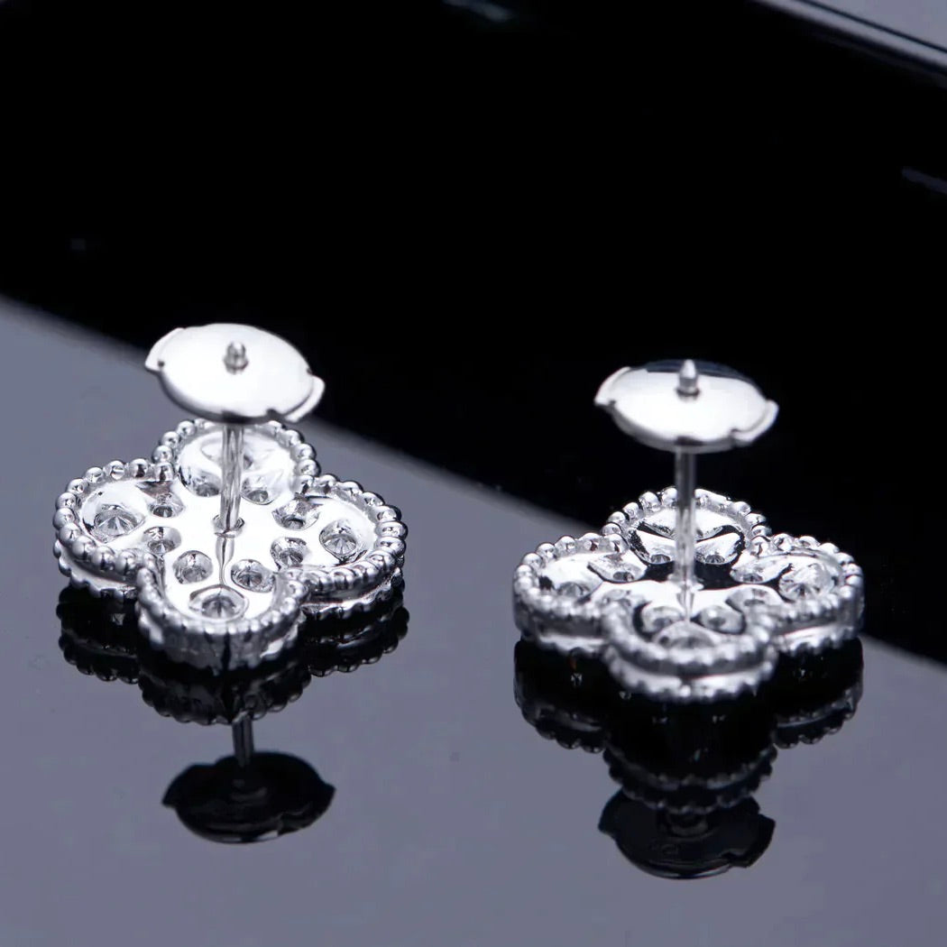 [Opulent Aurora]CLOVER 1 MOTIFS DIAMOND STUD EARRINGS SILVER