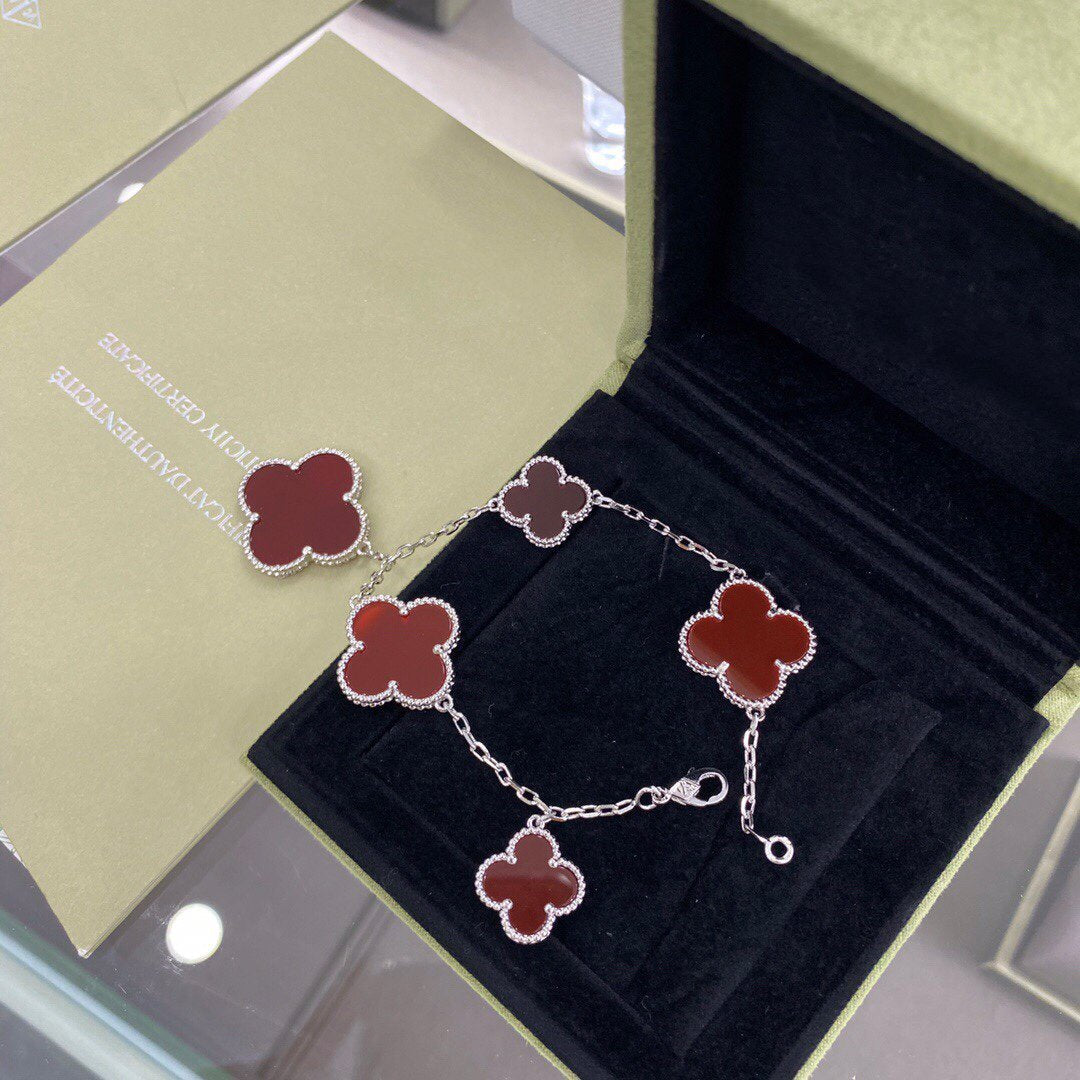 [Opulent Aurora]CLOVER 5 MOTIFS SIVLER CARNELIAN BRACELET