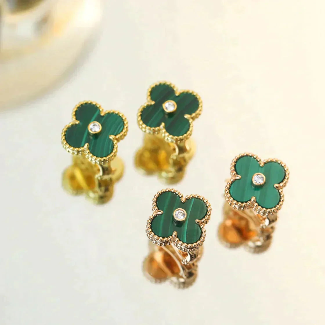 [Opulent Aurora]CLOVER MEDIUM 1 MOTIFS MALACHITE DIAMOND EARRINGS