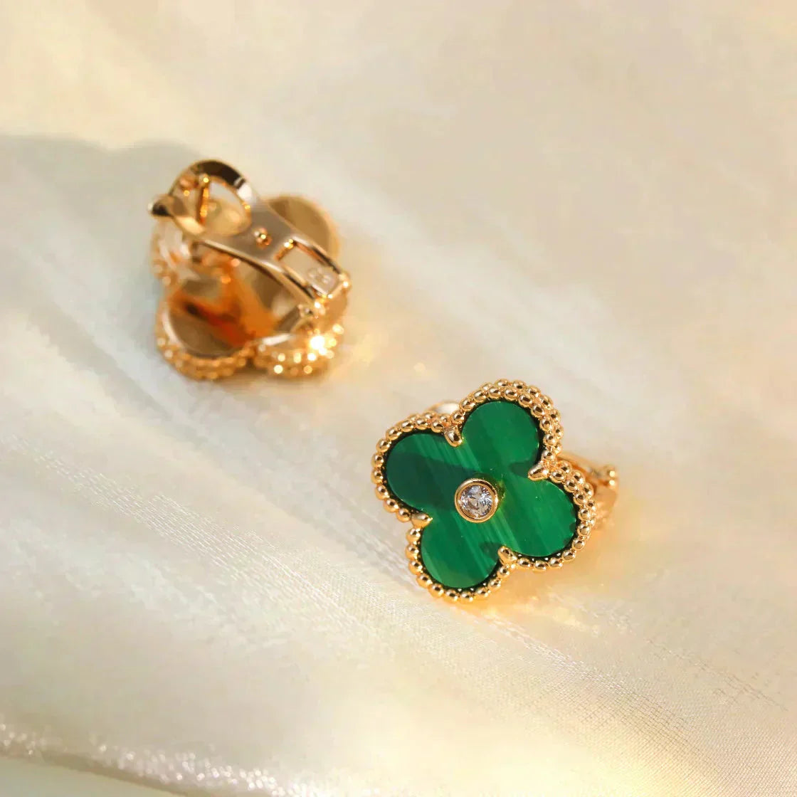 [Opulent Aurora]CLOVER MEDIUM 1 MOTIFS MALACHITE DIAMOND EARRINGS