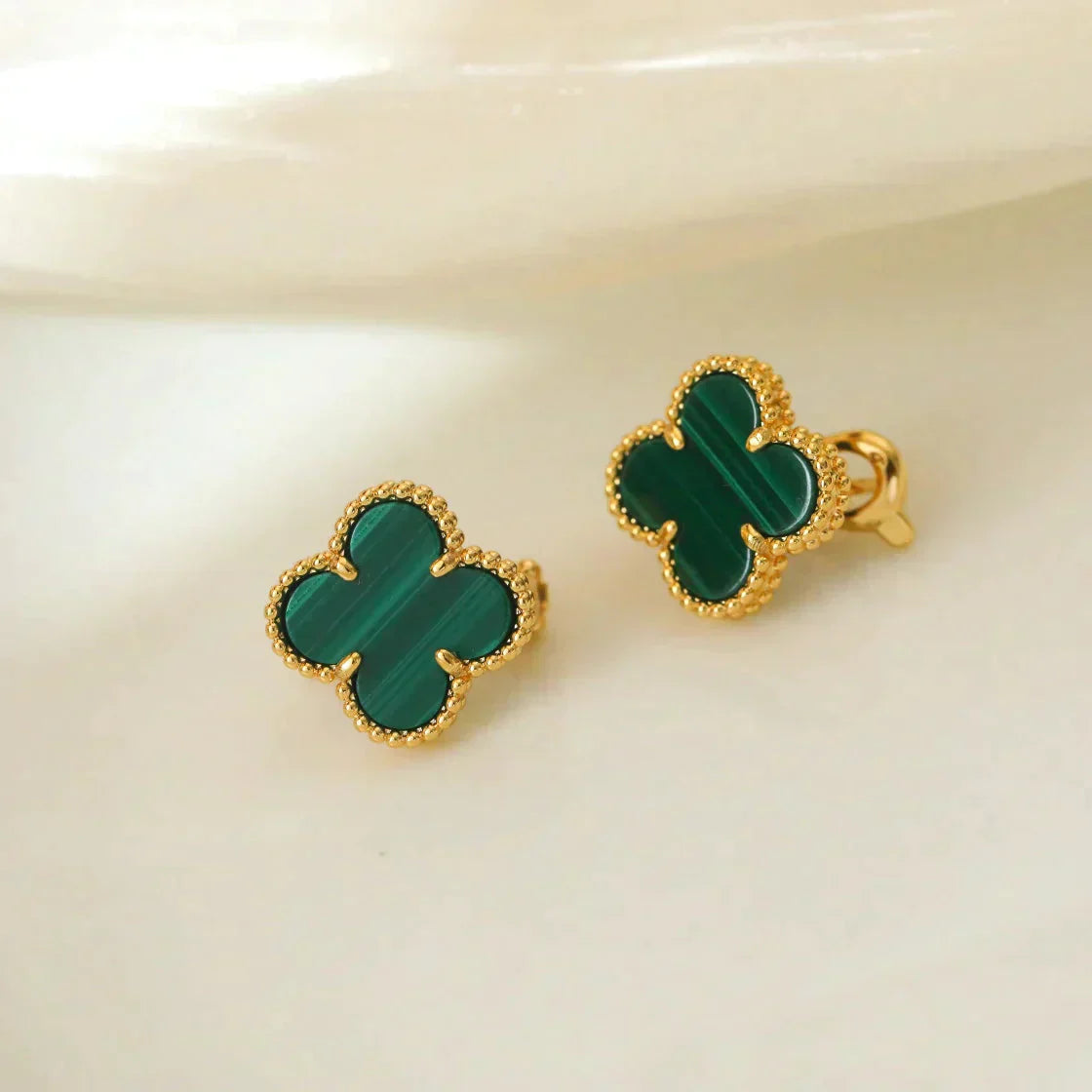 [Opulent Aurora]CLOVER MEDIUM 1 MOTIFS MALACHITE  EARRINGS