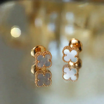 [Opulent Aurora]CLOVER MINI 9.5MM WHITE MOP EARRINGS