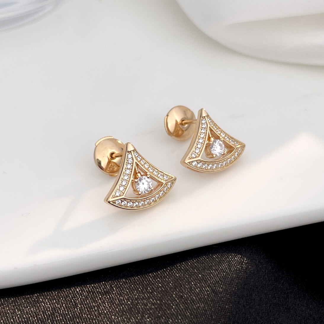 [Opulent Aurora]DREAM MINI DIAMOND STUD EARRINGS