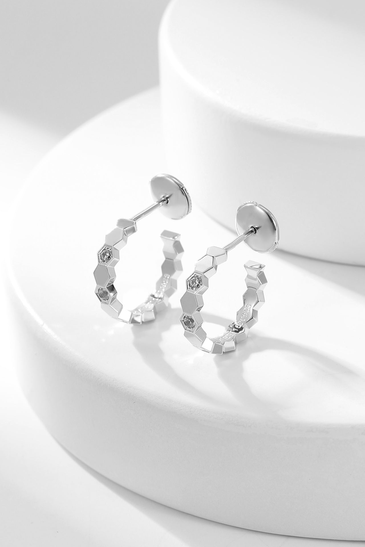 [Opulent Aurora]BEE LOVE DIAMOND HOOP EARRINGS