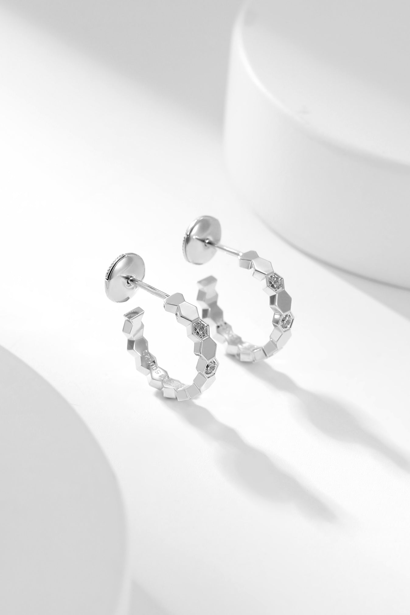 [Opulent Aurora]BEE LOVE DIAMOND HOOP EARRINGS