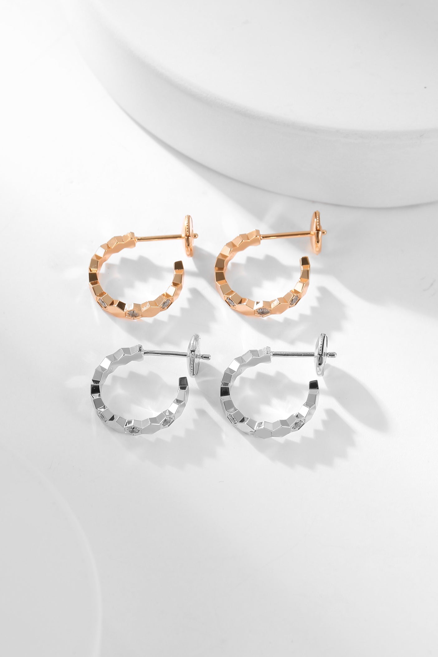 [Opulent Aurora]BEE LOVE DIAMOND HOOP EARRINGS