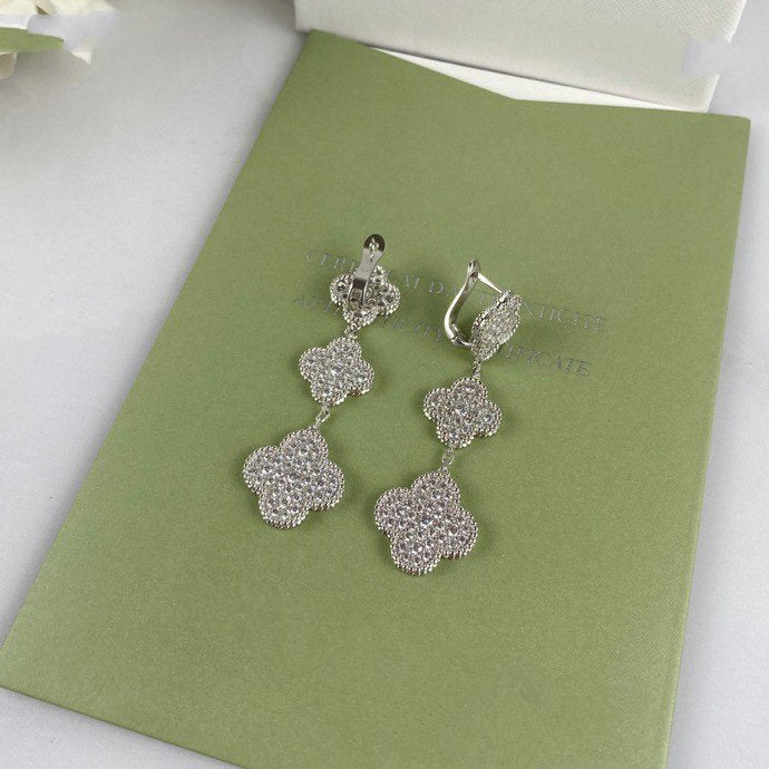 [Opulent Aurora]CLOVER 3 MOTIF DIAMOND SILVER DROP EARRINGS