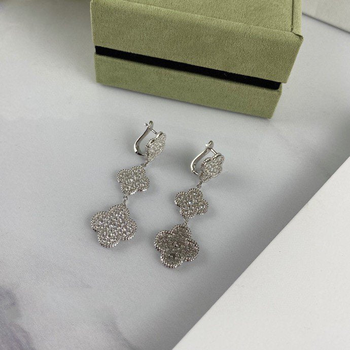 [Opulent Aurora]CLOVER 3 MOTIF DIAMOND SILVER DROP EARRINGS