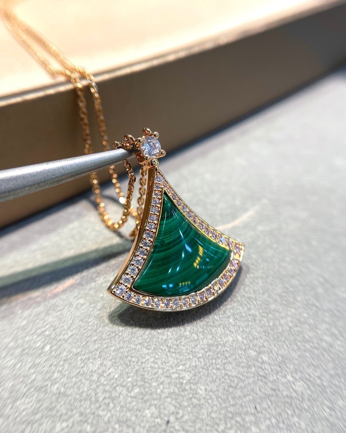 [Opulent Aurora]DREAM MALACHITE DIAMOND PAVED PINK GOLD NECKLACE