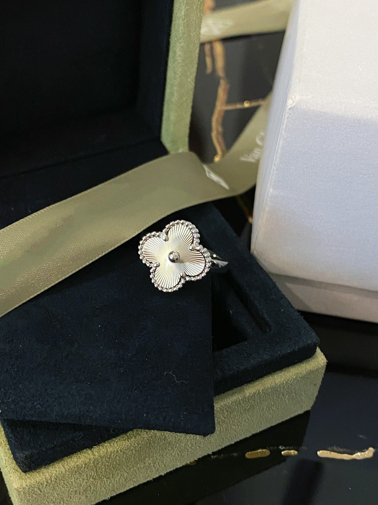 [Opulent Aurora]CLOVER SILVER RING