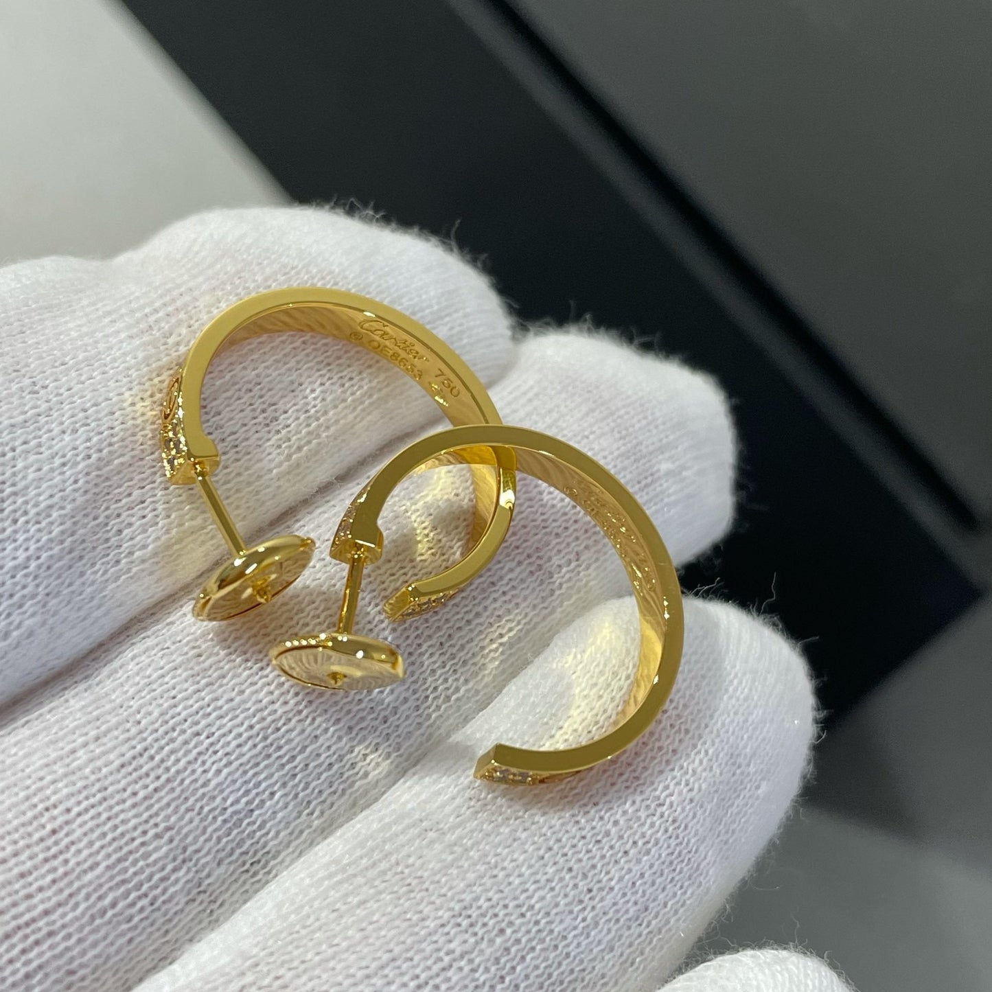 [Opulent Aurora]LOVE DIAMOND GOLD HOOP EARRINGS