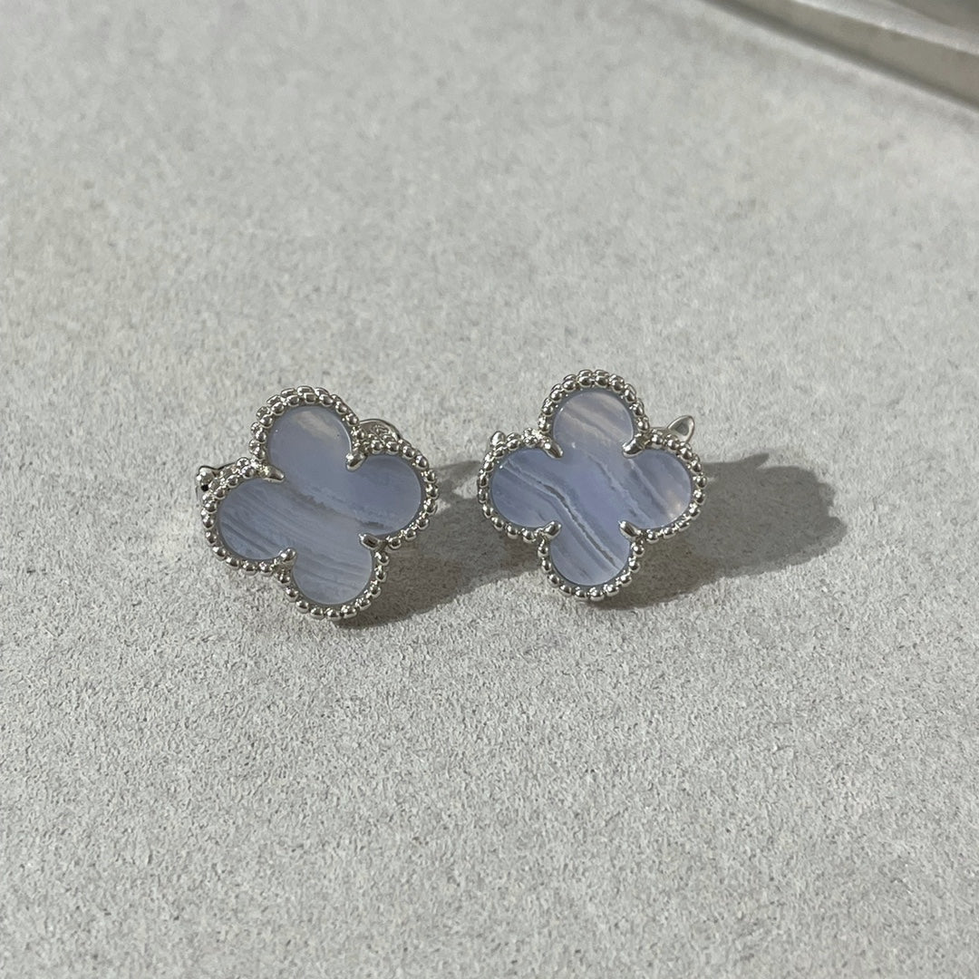 [Opulent Aurora]CLOVER CHALCEDONY SILVER STUD EARRINGS