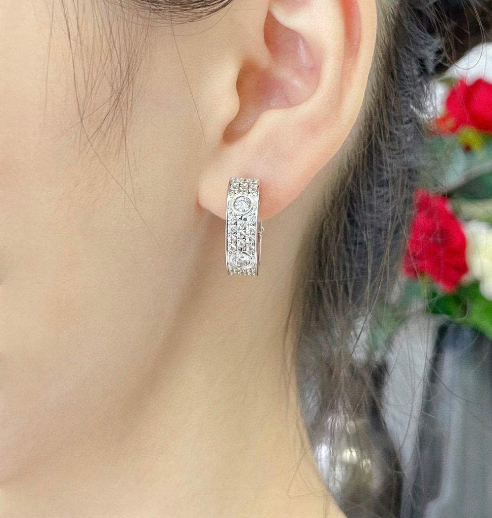 [Opulent Aurora]LOVE 5.5MM DIAMOND PAVED EARRINGS